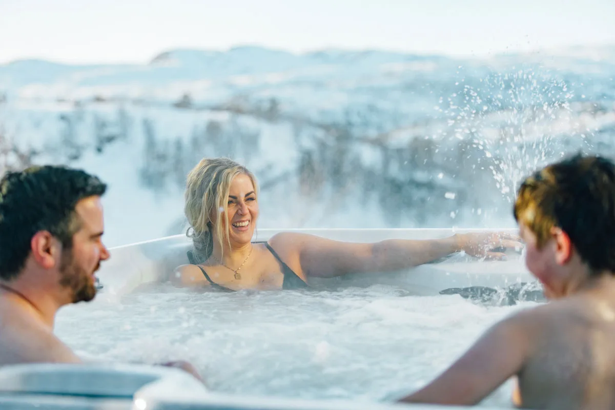 Arctic Spas Plug-N-Play vs. Hardwired Hot Tubs: What’s the Difference?