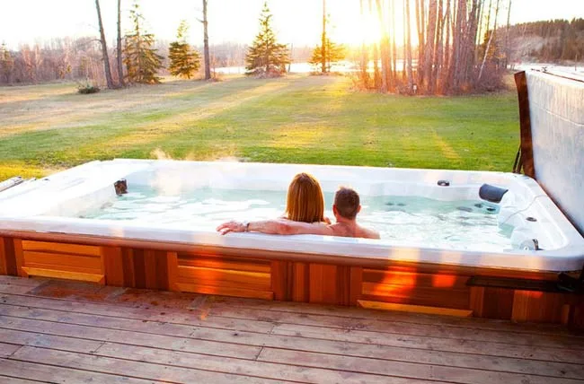 How Arctic Spas’ Salt Water System Compares to Traditional Chlorine Hot Tubs